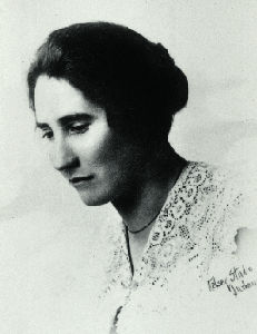 agnes macphail Agnes macphail and the politics of equality by terry crowley (review) joan sangster the canadian historical review, volume 72, number 3, september 1991,. agnes macphail Agnes macphail and the politics of equality by terry crowley (review) joan sangster the canadian historical review, volume 72, number 3, september 1991,.